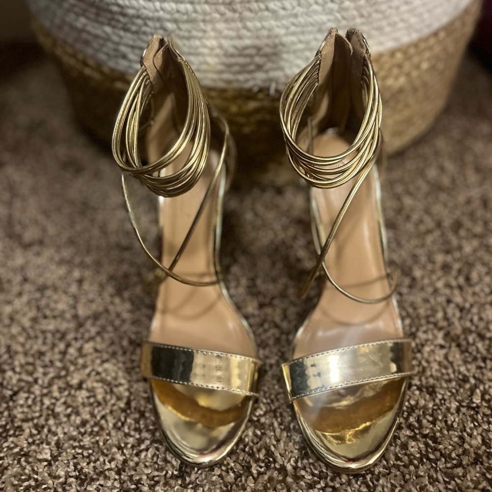 Women’s gold sandal